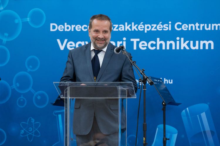 75 éves lett a Vegyipari